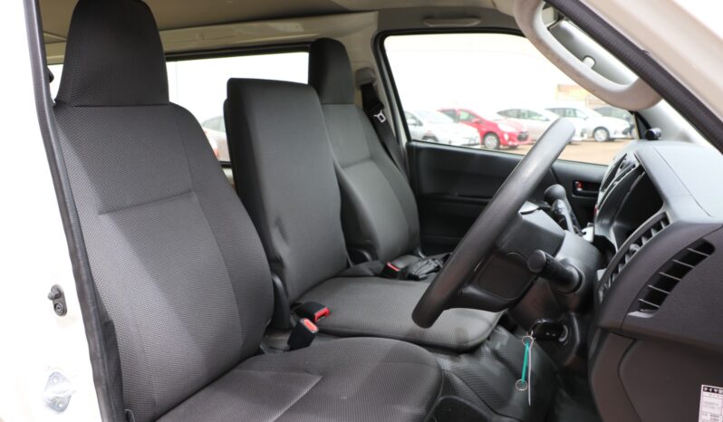 
								2019 Toyota Regius Ace full									