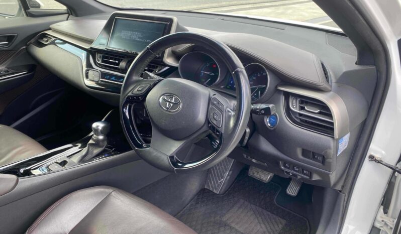 
								2017 Toyota C-HR G Hybrid full									